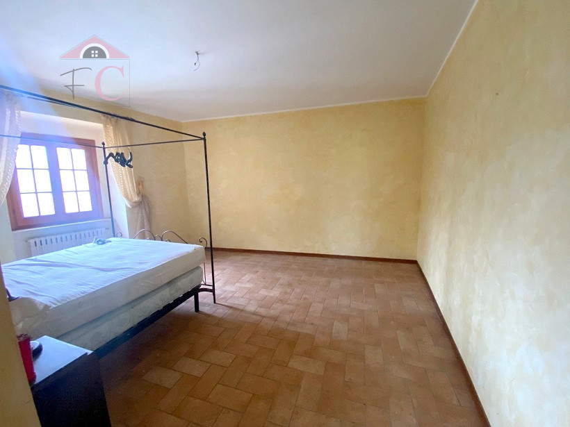 casale dell800 ristrutturato con terreno pianeggiante 4.png